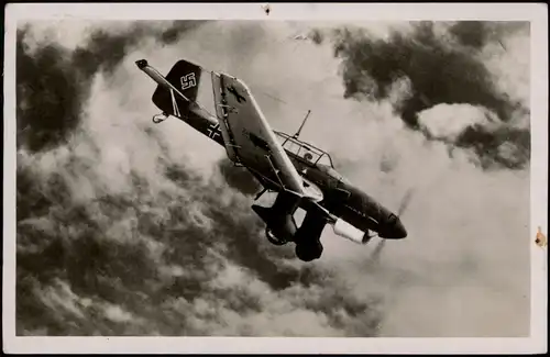Militär/Propaganda - 2.WK (Zweiter Weltkrieg) Sturzkampfflugzeug Ju 87 beim Ansatz zum Sturzflug 1942  gel. Feldpost