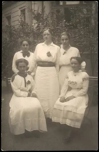 Ansichtskarte Wiesbaden Schöne Frauen, Belegschaft vor Hotel 1915
