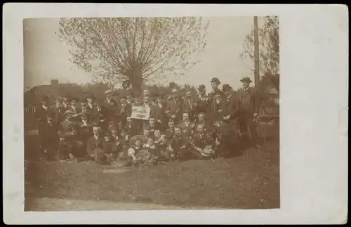 Menschen / Soziales Leben - Männer Gruppenbild die Speck Jäger 1918 Privatfoto