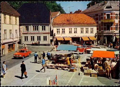 Postcard Kragerø Torget, Marktplatz, Autos VW Bulli, Marktstände 1976