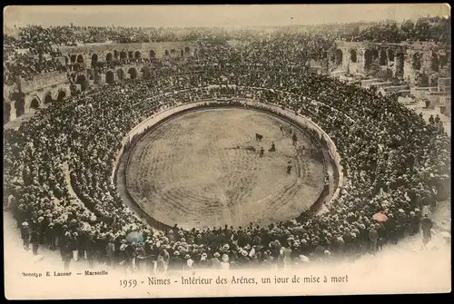 CPA Nîmes Intérieur des Arénes, un jour de mise à mort 1910