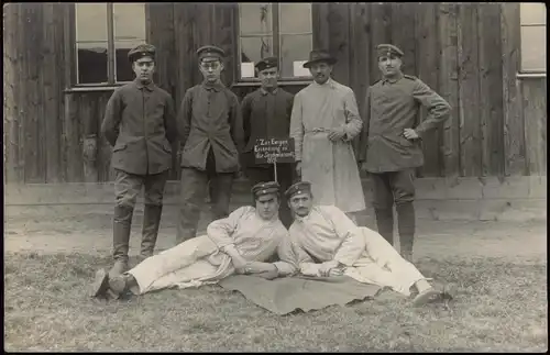 Militär/Propaganda 1.WK (Erster Weltkrieg) Soldaten vor Seuchenlazarett 1917
