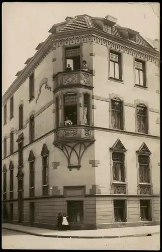 Hausfassaden Privataufnahme mit Menschen Eckhaus 1911 Privatfoto