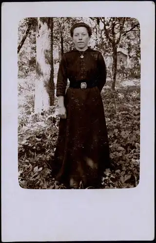 Ansichtskarte  Menschen / Soziales Leben - Frauen Frau in Trauerkleidung 1919