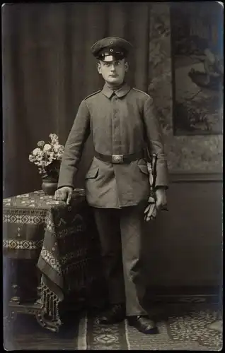 Militär/Propaganda 1.WK (Erster Weltkrieg) Soldat Atelierfoto 1913