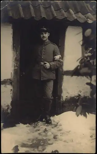 Militär/Propaganda 1.WK (Erster Weltkrieg) Soldat Sanitäter vor Hütte 1917