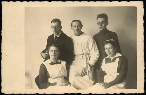 Militär/Propaganda 1.WK (Erster Weltkrieg) Lazarett Gruppenbild 1917