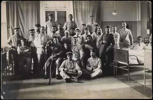 Militär/ 1.WK (Erster Weltkrieg) Gruppenbild im Lazarett-Saal 1917 Privatfoto