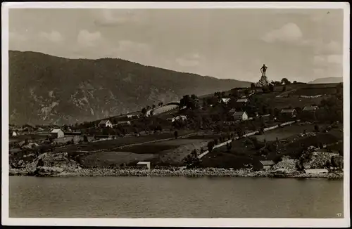 Postcard Norwegen Allgemein Vangsnes med Frithjofstatuen Norge. 1930