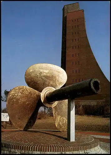 Laboe Marine-Ehrenmal mit Schiffsschraube des Schweren Kreuzers Prinz Eugen 1980