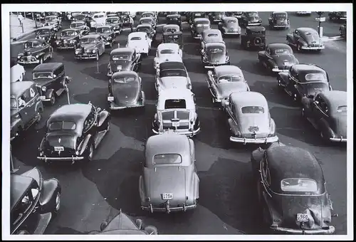 Verkehr/KFZ: Auto Autos heftiger Verkehr, Traffic Cars Photo 1950