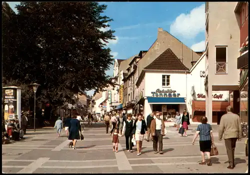 Ratingen Oberstraße Fußgängerzone Leute beim Einkaufen, Litfaßsäule 1970