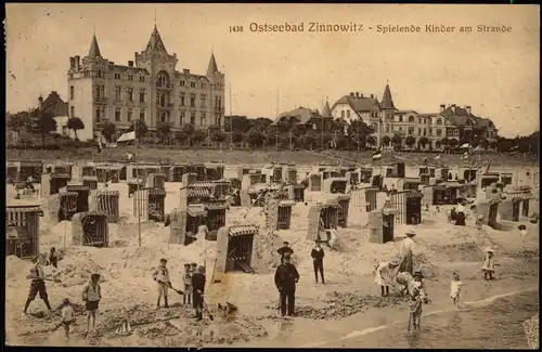 Zinnowitz Hotel, Villen - Spielende Kinder am Strande Ostsee 1917