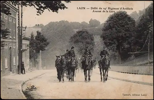 CPA Laon Défilé du 29 Régiment d'Artillerie - Rue Straße 1916
