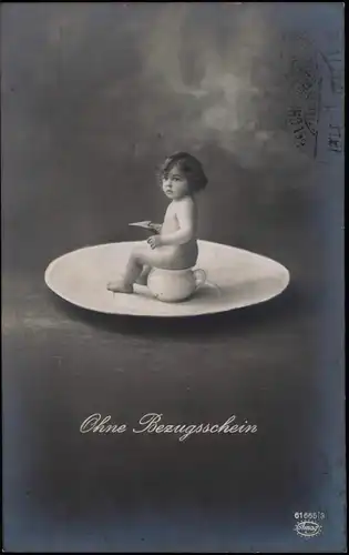 Glückwunsch - Geburt eines Kindes Baby auf Töpfchen Fotokunst 1909