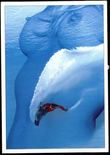 Ansichtskarte  Wintersport: Snowboarder umsurft Frauen-Körper nakt nude 2004