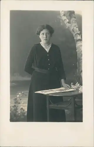 Menschen & Soziales Leben: Frau Mädchen Atelier-Foto Alfred Kugler, Ebingen 1910