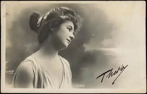 Menschen / Soziales Leben - Frauen schöne lassiv schauende Frau Fotokarte 1909