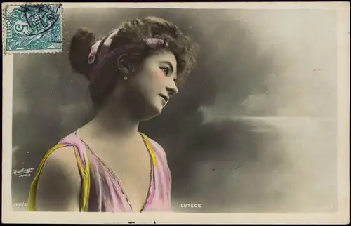 Ansichtskarte  Menschen / Soziales Leben - Erotik lassiv schauende Frau 1909