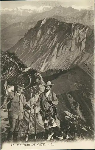 .Schweiz ROCHERS DE NAYE, Einheimische mit Hund in den Bergen 1910