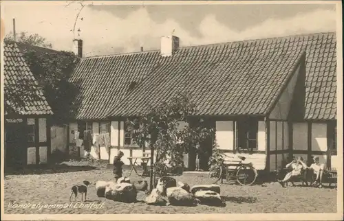 Postcard Ebeltoft Ortsansicht, Personen vor Wohnhaus 1953