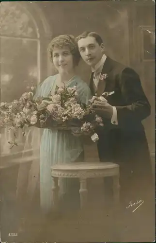 Ansichtskarte  Liebe Liebespaare - Love Fotokunst großer Rosenstrauß 1916