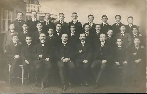 Menschen / Soziales Leben - Männer Gruppenbild Atelierfoto Scheu Hechingen 1913