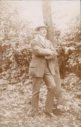 Menschen / Soziales Leben - Männer Mann mit Heut im Wald 1912 Privatfoto