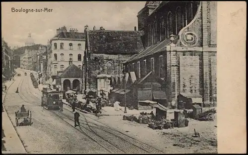 CPA Boulogne-sur-Mer Ortsansicht, Strassen Partie Kirche Tram 1915
