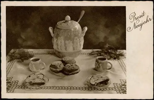 Ansichtskarte  Neujahr New Year Grusskarte mit Gebäck gedeckter Tisch 1930