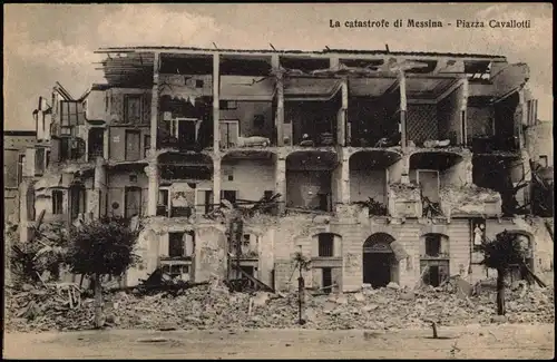 Cartoline Messina La catastrofe di Messina Piazza Cavallotti 1910