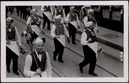 Ansichtskarte Zürich Umzug durch die Stadt Männer 1939