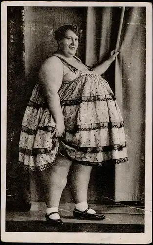 Schausteller Kurioses das schwerste Mädchen Europas „Wera" 1922