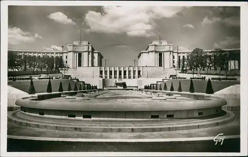 CPA Paris Le Palais de Chaillot vu des Jardins 1950