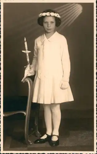 Ansichtskarte  Mädchen in Festkleidung mit Kerze - Fotokunst 1955
