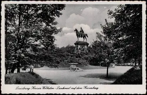 Ansichtskarte Duisburg Kaiser-Wilhelm-Denkmal, Kanone davor im Park 1937