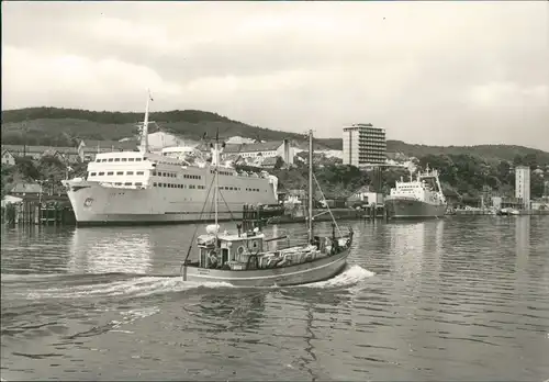 Ansichtskarte Sassnitz Hafen mit Fährschiffen 1976