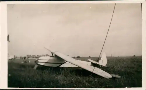 Ansichtskarte  Flugzeug Airplane Avion Segelflugzeug auf Rollfeld 1940