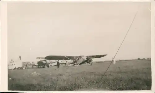 Ansichtskarte  Flugzeug Airplane Avion Flugzeug Tank-LKW auf Rollfeld 1940