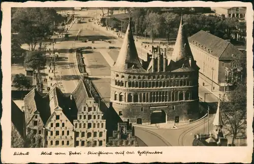 Ansichtskarte Lübeck Blick auf das Holstentor 1938