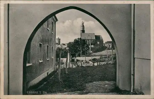 Ansichtskarte Kamenz Kamjenc Durchblick zur Kirche 1932