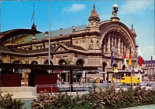Frankfurt am Main Hauptbahnhof Vorplatz mit Haltestelle, VW Bully 1987
