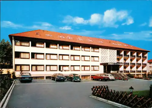 Bad Lauterberg im Harz Kurklinik  Autos u.a. Volkswagen VW Käfer 1975