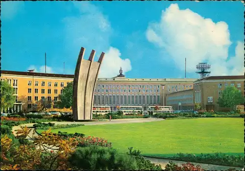Tempelhof-Berlin Platz Luftbrückendenkmal Flughafen Tempelhof 1967