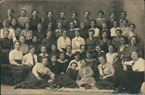 Ansichtskarte  Großes Frauen - Gruppenbild Böhmen oder Schlesien 1922