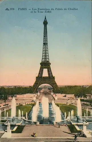 Paris Les Fontaines du Palais de Chaillot et la Tour Eiffel 1943