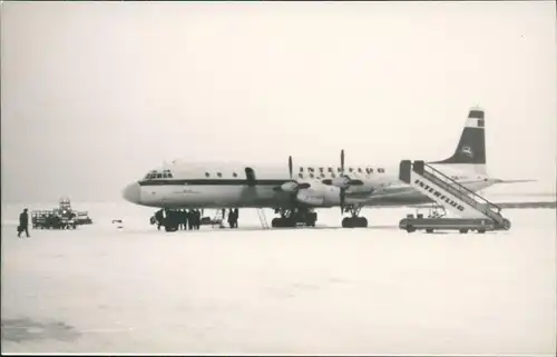 Post u. Gepäck wird eingeladen INTERFLUG Flugzeug Airplane Avion 1965 Foto