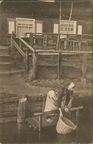 Postkaart Marken-Waterland Mädchen beim Wäsche waschen 1917