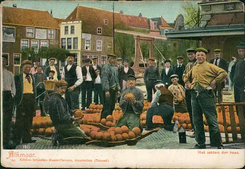 Postkaart Alkmaar Het zetten der kaas. - Marktszene 1910
