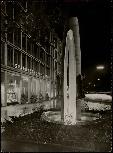 Ansichtskarte Köln Sparkassenbrunnen und Sparkasse bei Nacht 1961